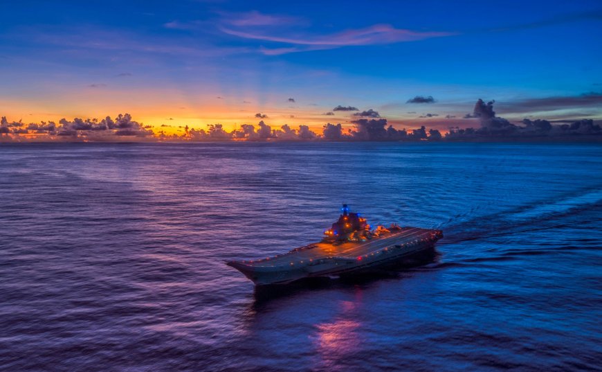 夕阳海面航空母舰灯火远航风景电脑壁纸