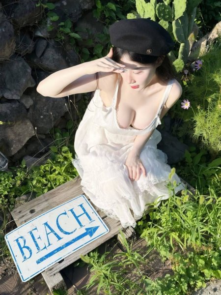 贝雷帽白裙遮阳夏日美女手机壁纸