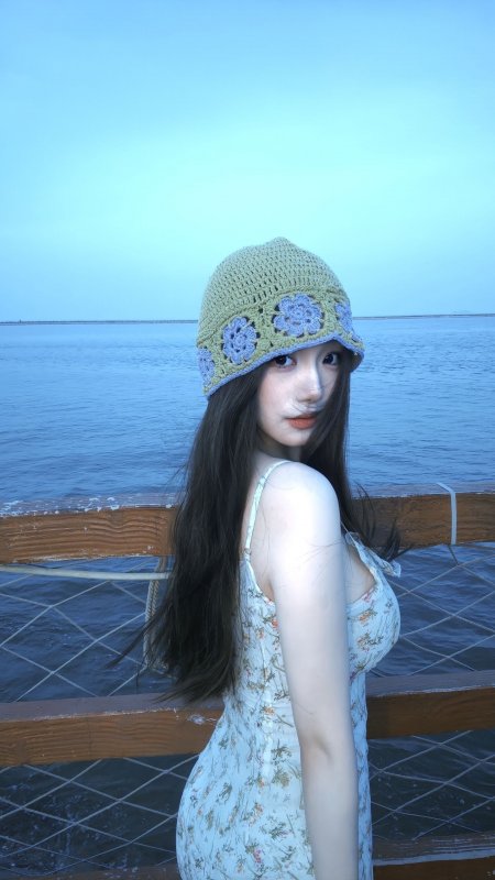 绿针织帽海边回眸清新美女手机壁纸