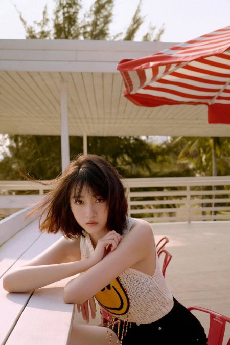 笑脸针织衫夏日清新美女手机壁纸