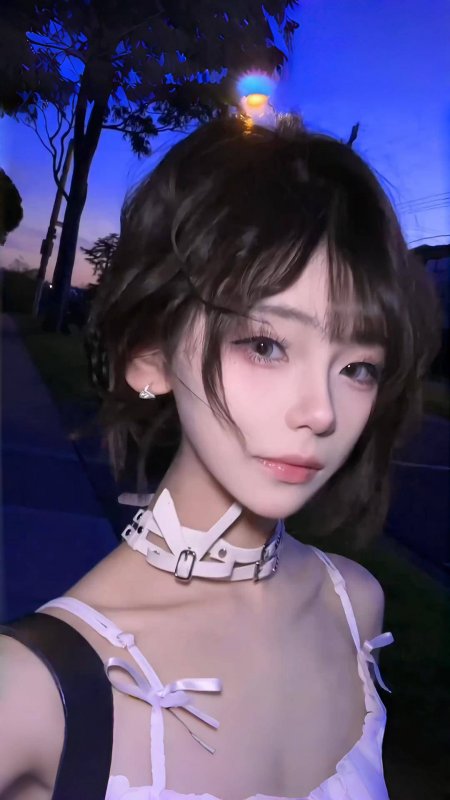 夜景短发项圈氛围感美女手机壁纸
