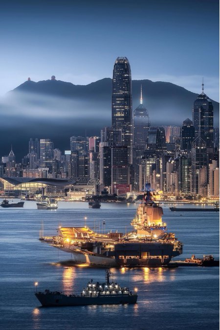 香港夜港航母灯光迷雾风景手机壁纸