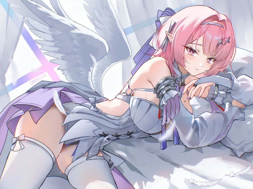 绝区零蕾米埃尔侧卧白翼紫衣慵懒少女插画电脑壁纸