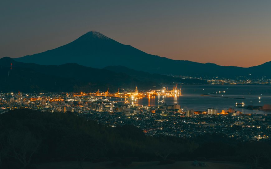 日本富士山静冈港湾城市夜景灯火风光摄影电脑壁纸