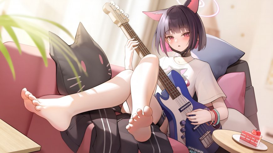 纸蔚蓝档案和纱沙发抱贝斯吉他猫耳居家少女动漫电脑壁纸