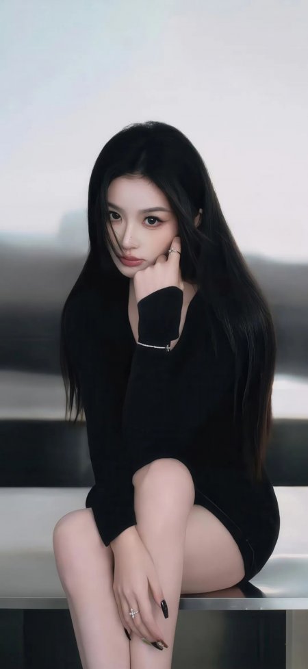 黑衣长发美女托腮凝视镜头冷艳气质人物摄影手机壁纸