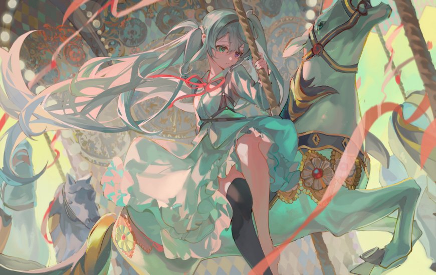 初音未来双马尾旋转木马绿裙华丽厚涂风少女电脑壁纸