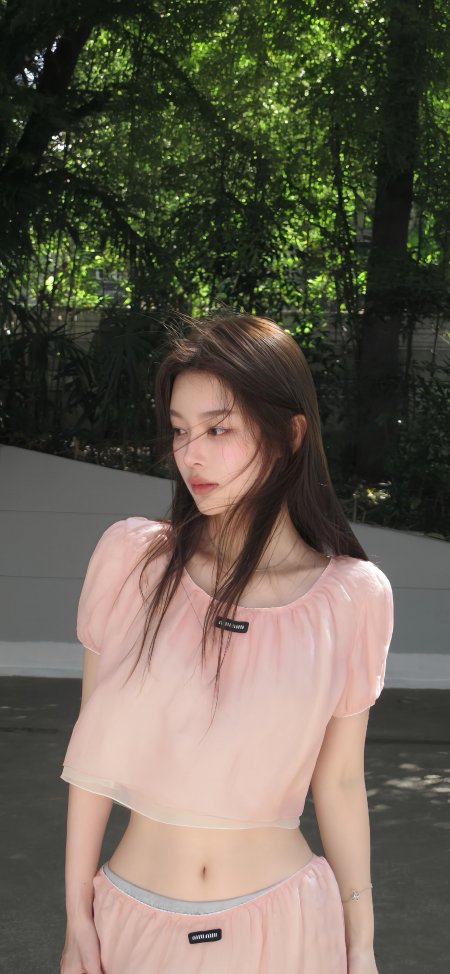 粉色短袖少女侧颜绿荫下暖粉人物摄影手机壁