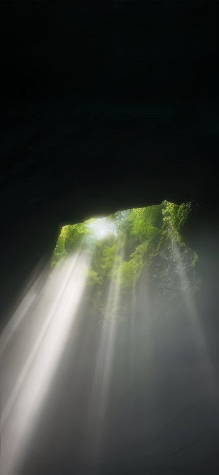 洞穴光束穿透绿林幽暗自然风景手机壁纸