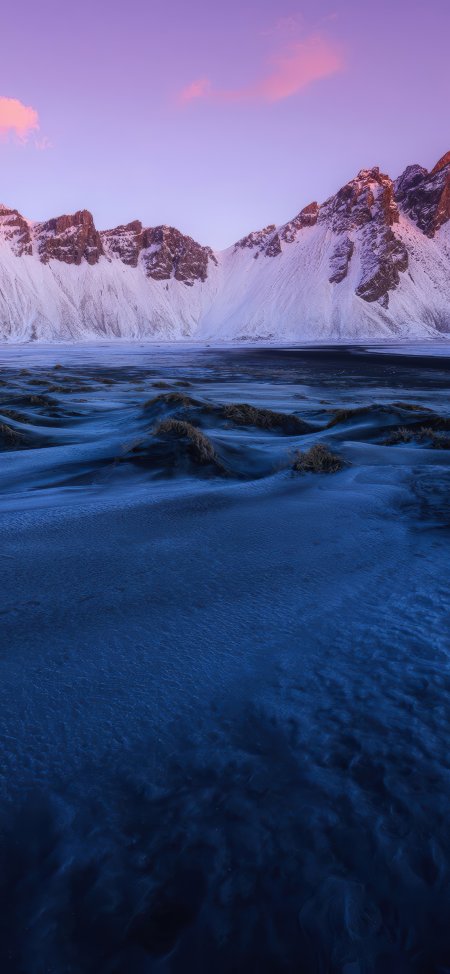 冰川湖畔雪峰倒影紫粉蓝调风景手机壁纸