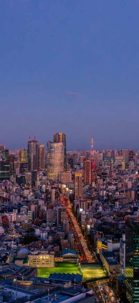 东京夜景高楼林立霓虹璀璨蓝紫城市建筑手机