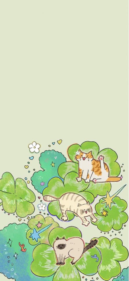 三只猫咪四叶草丛中嬉戏绿意萌宠手机壁纸