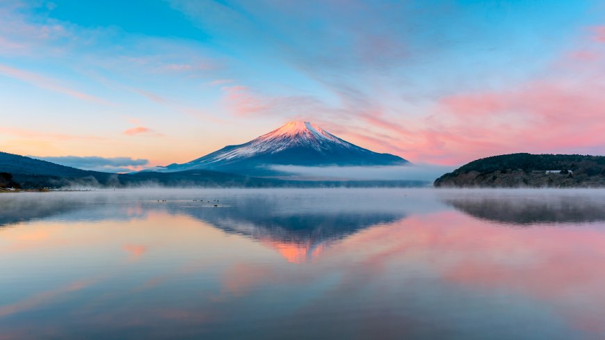 富士山晨雾倒影粉蓝风景电脑壁纸