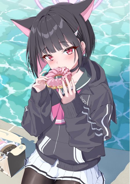 共山和纱 蔚蓝档案猫耳少女吃甜甜圈粉蓝动漫手机壁纸