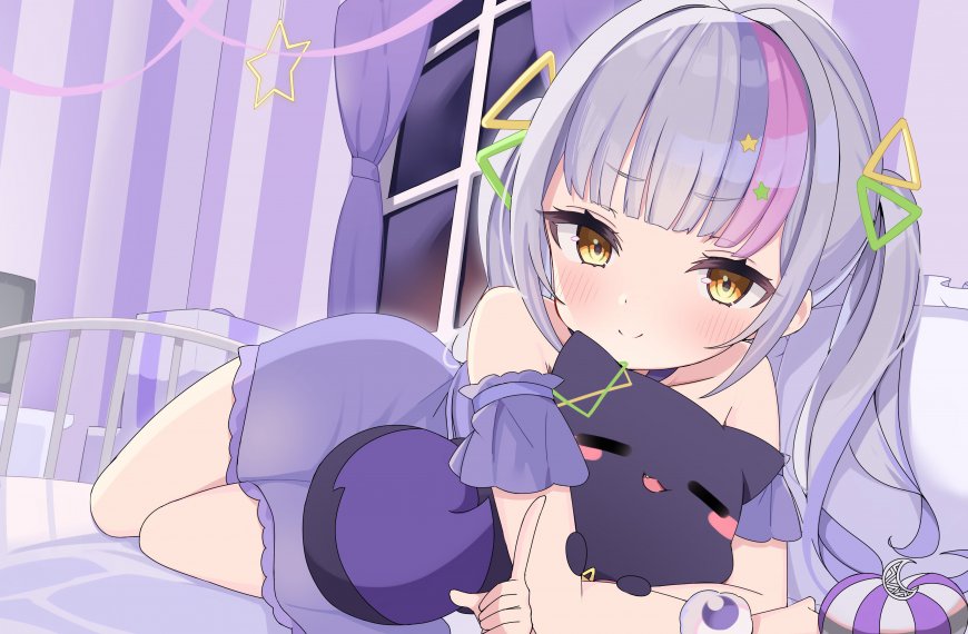 银发少女抱黑猫紫粉动漫电脑壁纸
