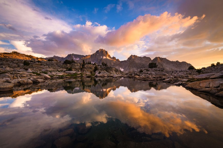 高山湖泊倒影霞光橙紫风景电脑壁纸