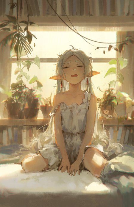 银发精灵少女闭眼微笑暖金动漫手机壁纸