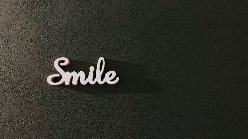 Smile立体字样深灰墙面简约创意电脑壁