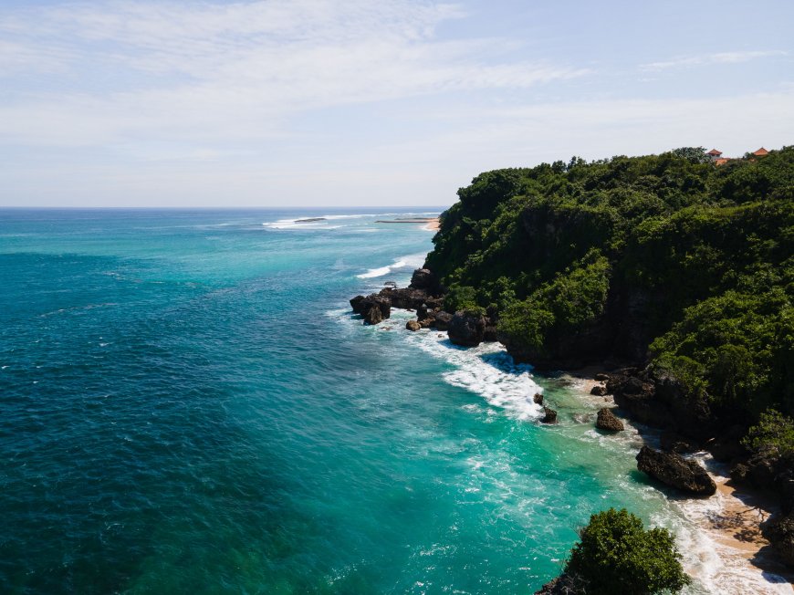 巴厘岛悬崖海岸碧海蓝天风景电脑壁纸