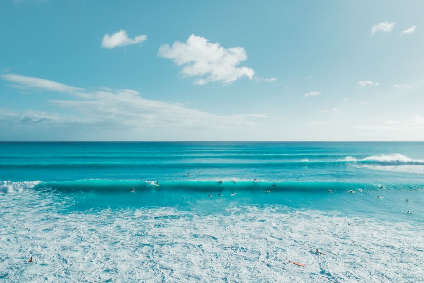 碧海蓝天冲浪人群蔚蓝风景电脑壁纸