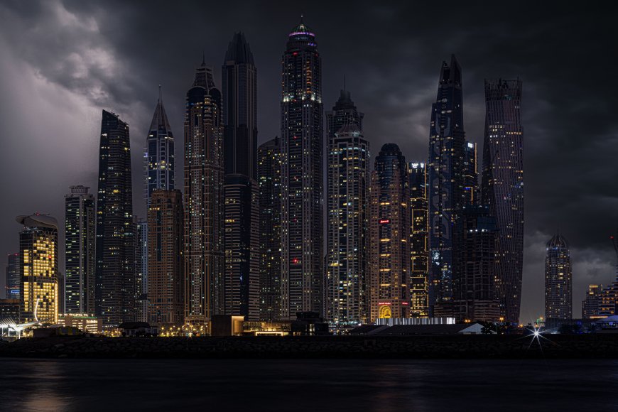 迪拜夜景摩天大楼群暗金城市建筑电脑壁纸