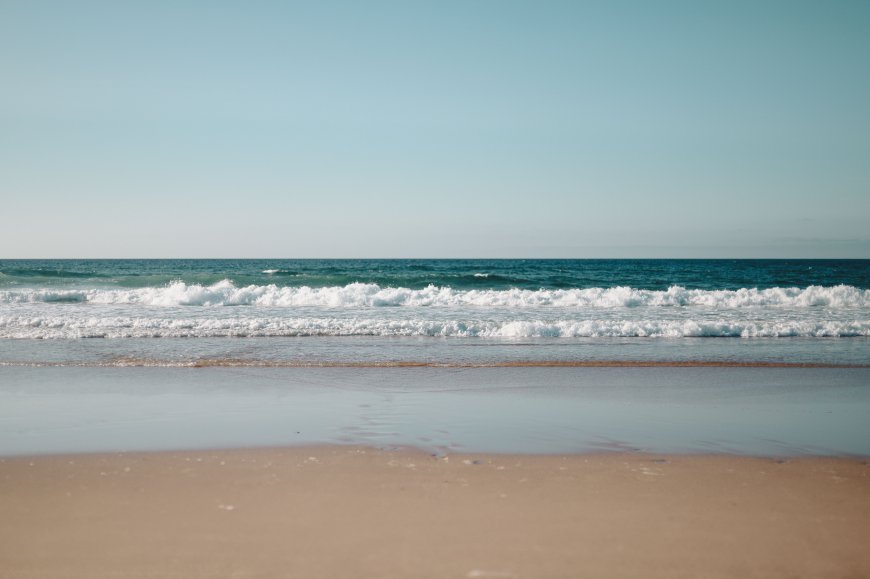 海浪轻拍沙滩蓝白风景电脑壁纸精选