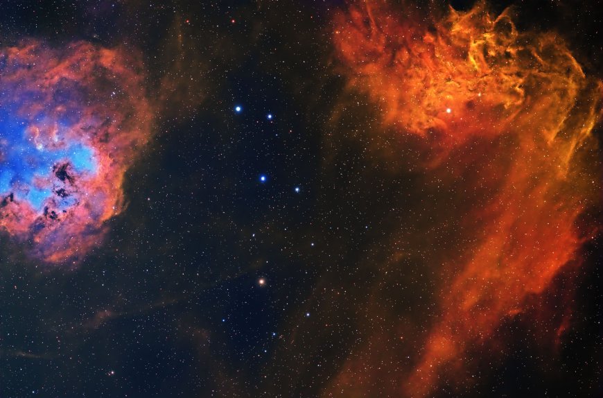 星云旋涡蓝红交织暗黑太空科幻电脑壁纸