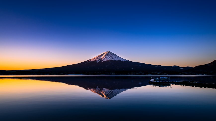 富士山倒影湖面金蓝渐变风景电脑壁纸