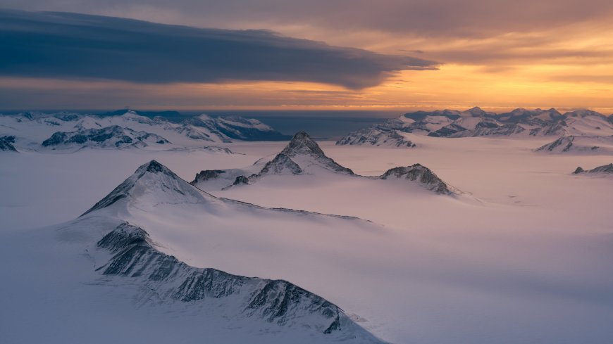 雪山连绵冰原辽阔橙紫风景电脑壁纸