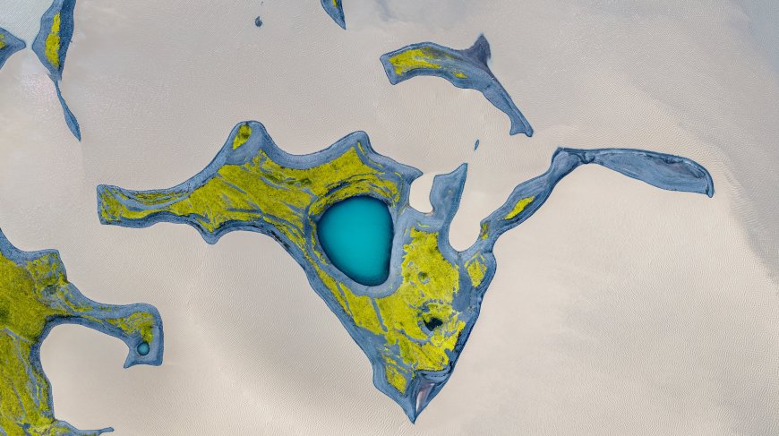 盐湖地貌蓝绿交织抽象自然风景电脑壁纸