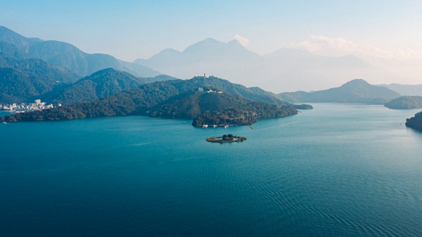 日月潭湖光山色蓝绿风景电脑壁纸