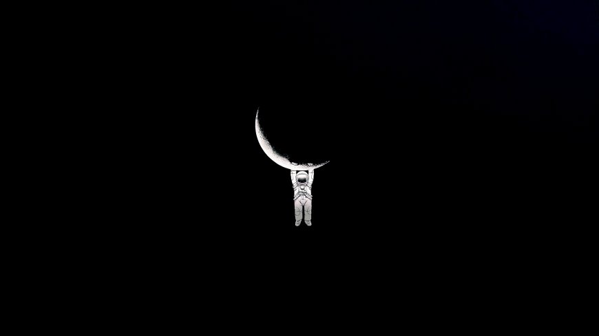 宇航员托举月牙深蓝太空科幻电脑壁纸