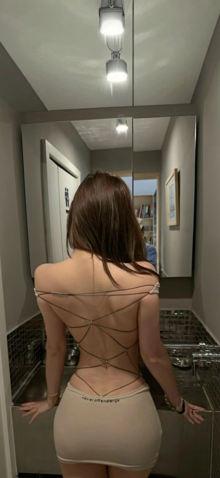 美女背影露背装米白人物摄影手机壁纸