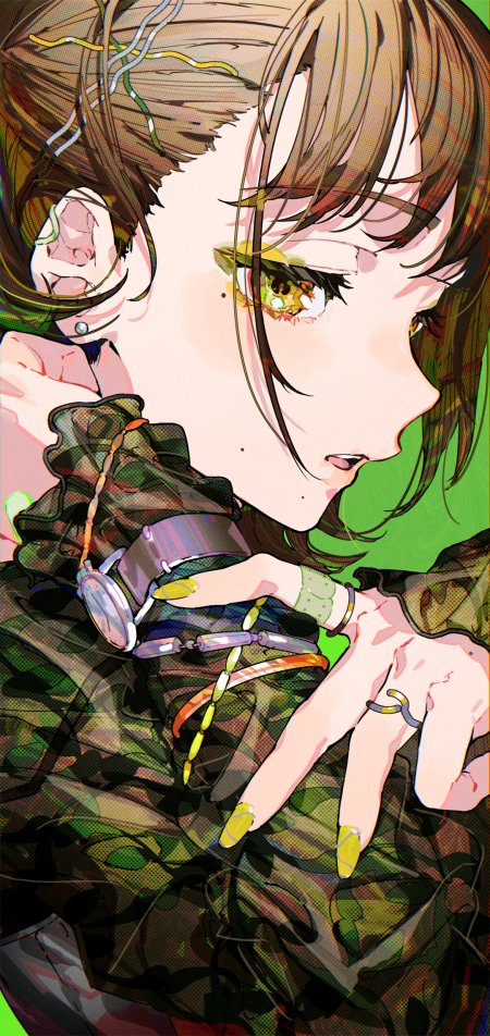 动漫少女侧颜绿瞳黄甲绿黑格纹服饰粉绿调动漫手机壁纸