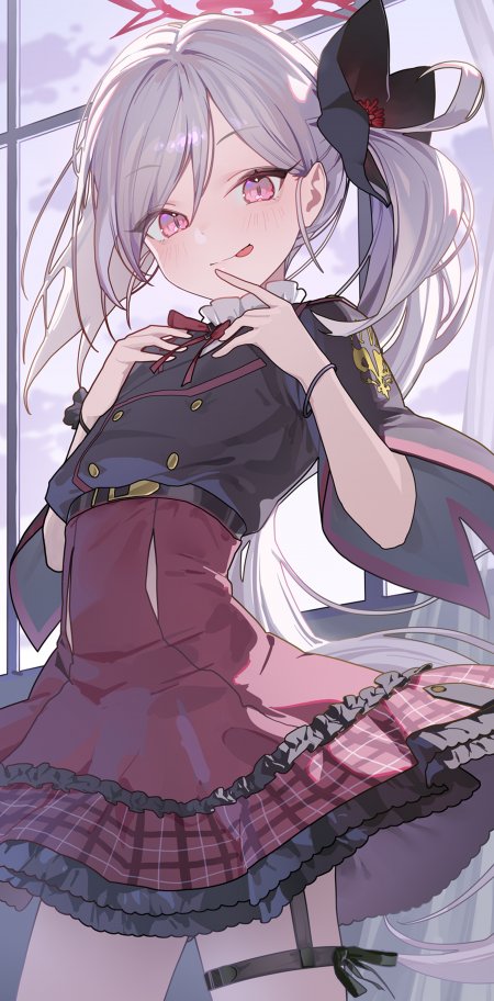 银发粉瞳少女黑裙格纹紫粉动漫手机壁纸
