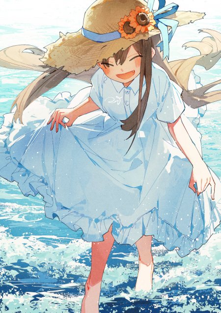 海边嬉戏戴草帽少女蓝白动漫手机壁纸