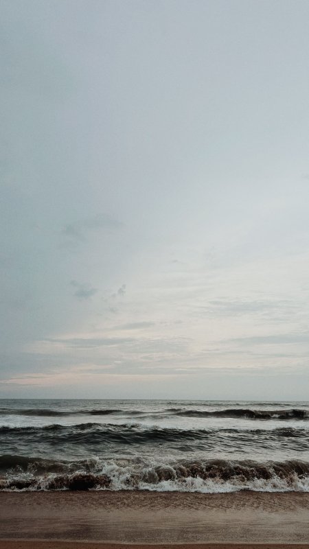 海浪轻拍沙滩灰蓝风景手机壁纸精选