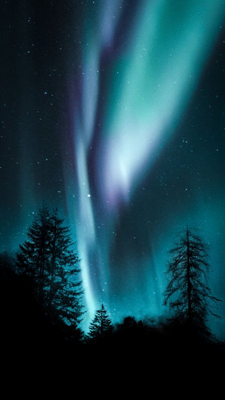 极光绚烂垂落夜空青紫星空风景手机壁纸