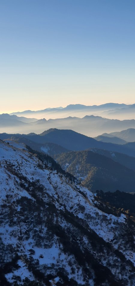 雪山层峦叠嶂蓝白渐变风景手机壁纸