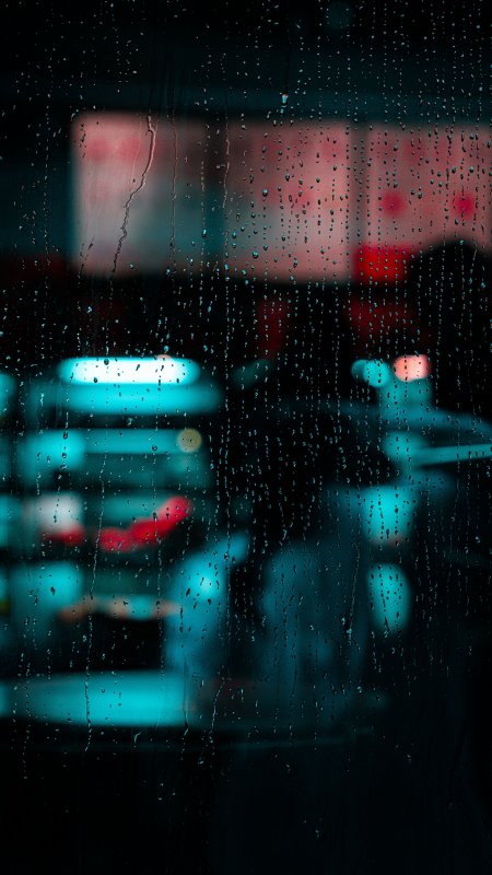 雨夜车窗水痕霓虹光影蓝黑城市风景手机壁纸
