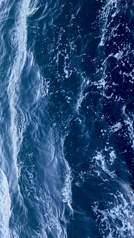 深蓝海浪翻涌白沫动态自然风景手机壁纸