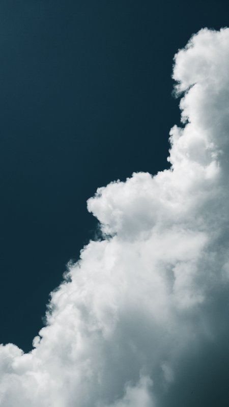 深蓝天空洁白云朵蓝白风景手机壁纸