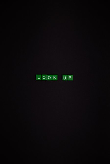绿色方块字母LOOKUP暗黑创意手机壁纸