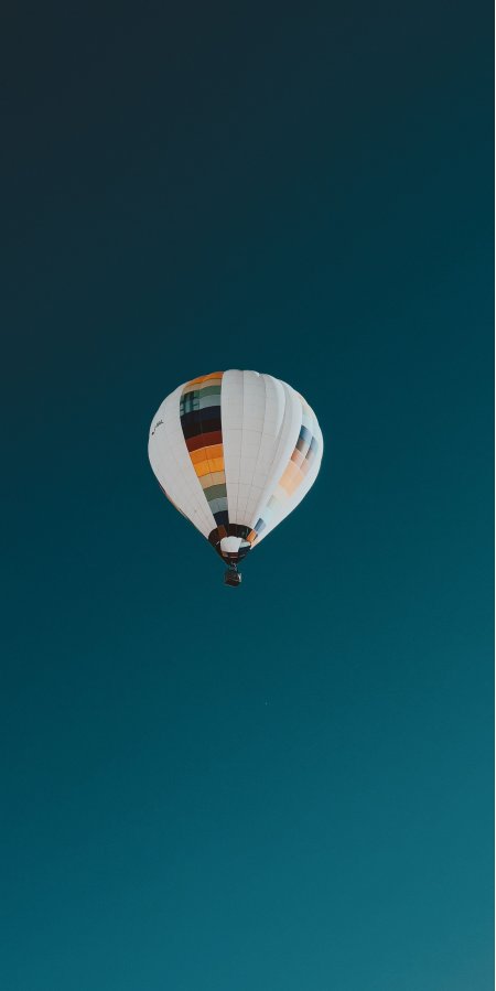 热气球升空彩条白蓝天空风景手机壁纸