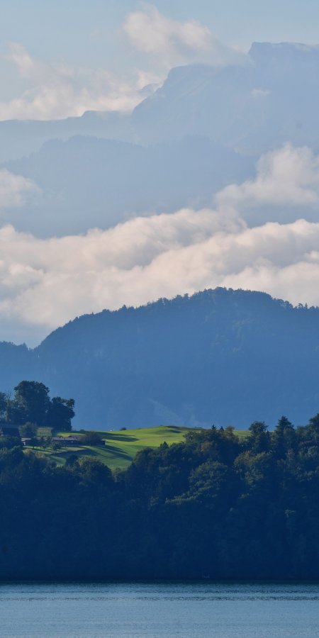 湖光山色云雾缭绕蓝绿风景手机壁纸
