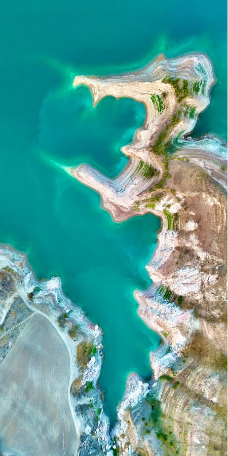 碧水蜿蜒地貌奇观蓝绿风景手机壁纸