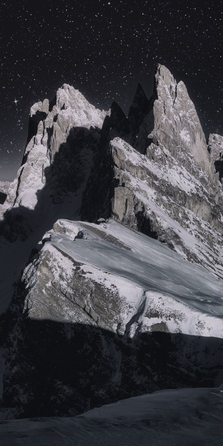 雪山峻岭星夜璀璨暗蓝风景手机壁纸