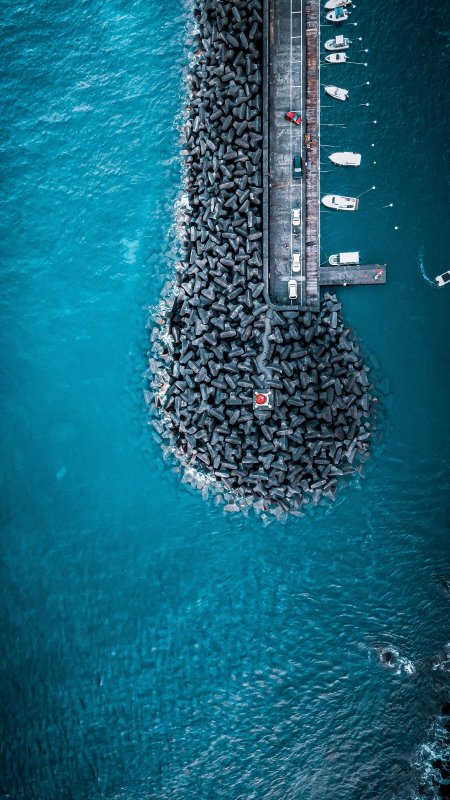 防波堤码头俯瞰蓝海建筑手机壁纸