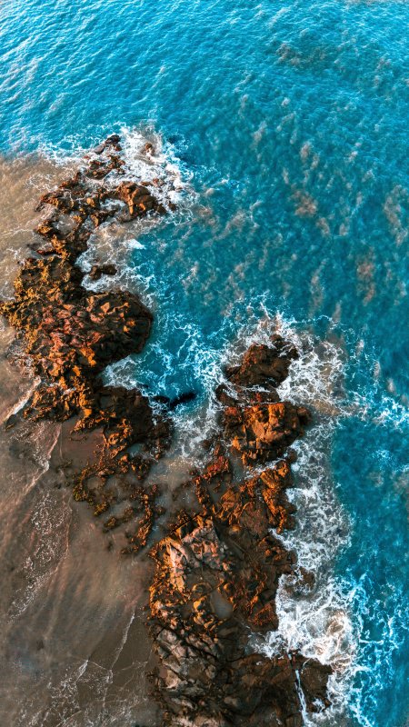 碧海礁石浪花拍岸蓝白风景手机壁纸