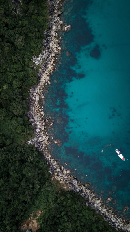 热带海岛礁石海岸碧蓝风景手机壁纸